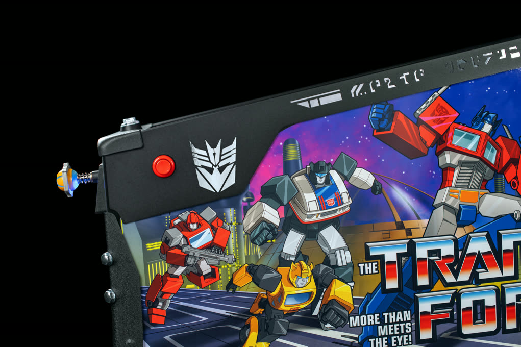 Panel de armadura lateral izquierdo con el logo Decepticon