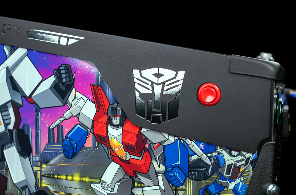 Panel de armadura lateral derecho con el logo Autobot